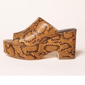 Charlotte Stone Ellery Snake Platform